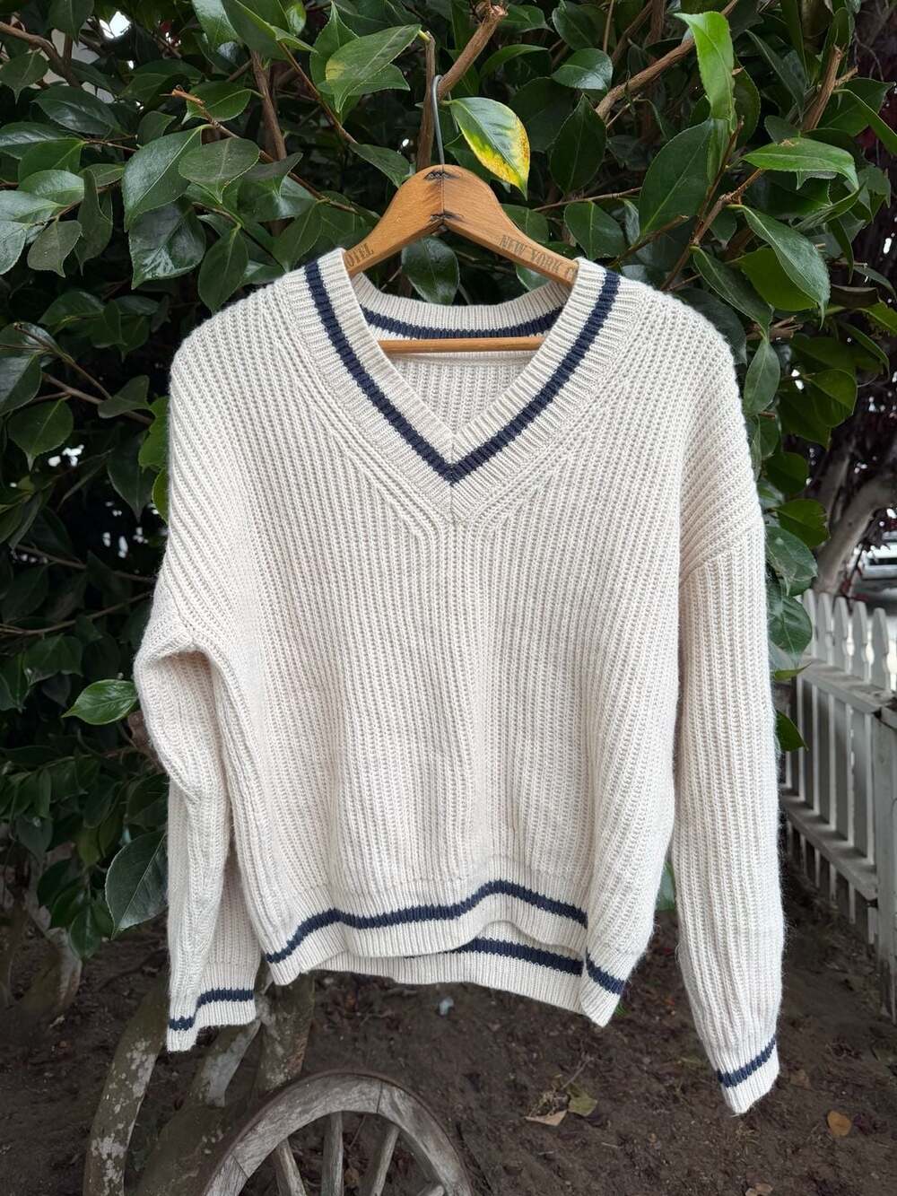 SHEIN Women's Cream V-Neck Contrast Piping Ribbed Knit Sweater